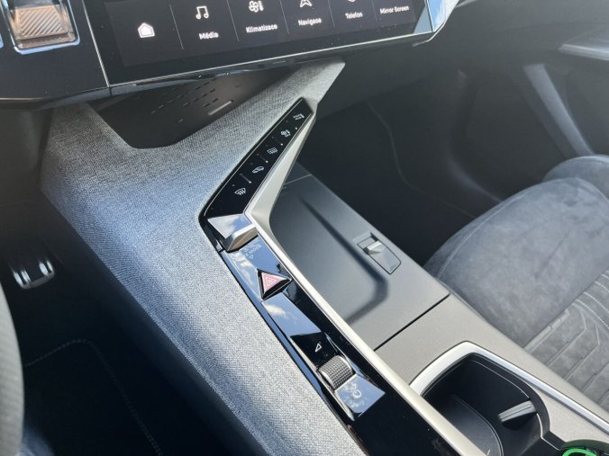 Peugeot 5008, Peugeot 5008 GT Hybrid 145 e-DCS6, barva bílá