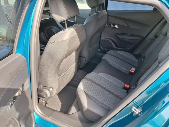 Peugeot 2008, Peugeot 2008 ALLURE PureTech 100  MAN6, barva modrá