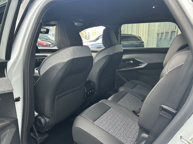 Peugeot 5008, Peugeot 5008 ALLURE Hybrid 145k e-DCS6, barva bílá