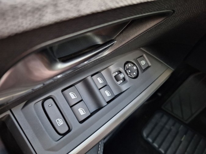 Peugeot 3008, Peugeot 3008 ALLURE Hybrid 145 e-DCS6, barva modrá