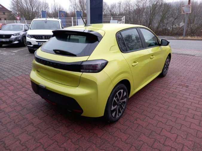 Peugeot 208, Peugeot 208 Style PureTech 1.2 7 let zár., barva zelená