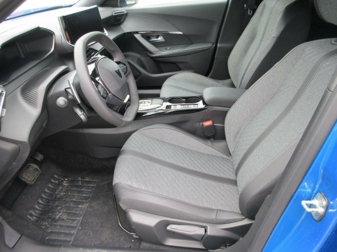 Peugeot 2008, Peugeot 2008 ALLURE PureTech 130 S&S EAT8, barva modrá
