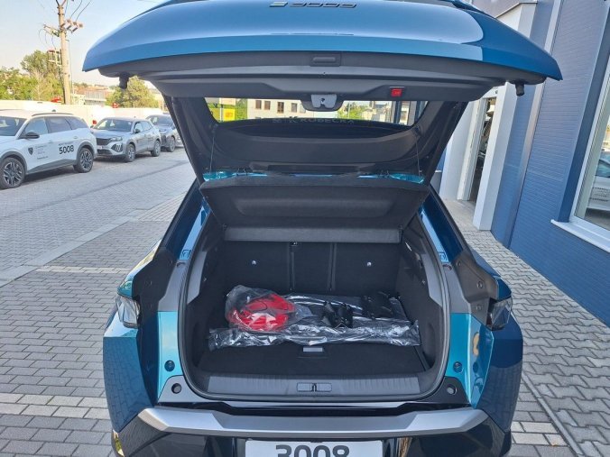 Peugeot 3008, Peugeot 3008 GT Elektromotor 157 kW / 210 k, barva modrá