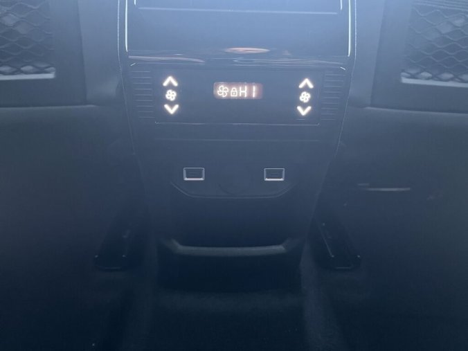 Peugeot 5008, Peugeot 5008 GT Hybrid 145 e-DCS6, barva modrá