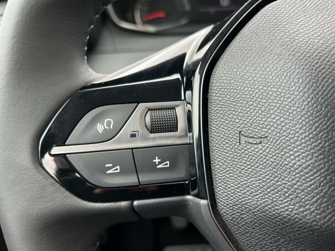 Peugeot 208, Peugeot 208 STYLE PureTech100 MAN6, barva bílá