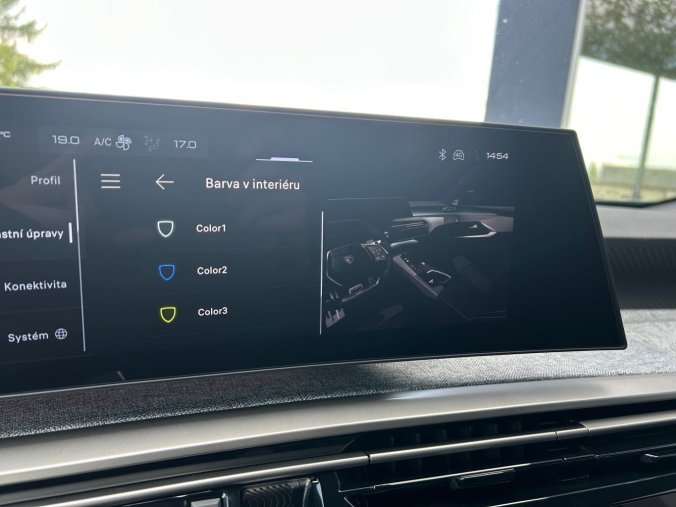 Peugeot 5008, Peugeot 5008 ALLURE Hybrid 145 e-DCS6, barva modrá
