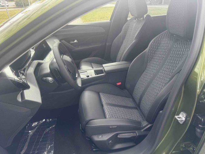 Peugeot 408, Peugeot 408 ALLURE Hybrid 145 e-DCS6, barva zelená