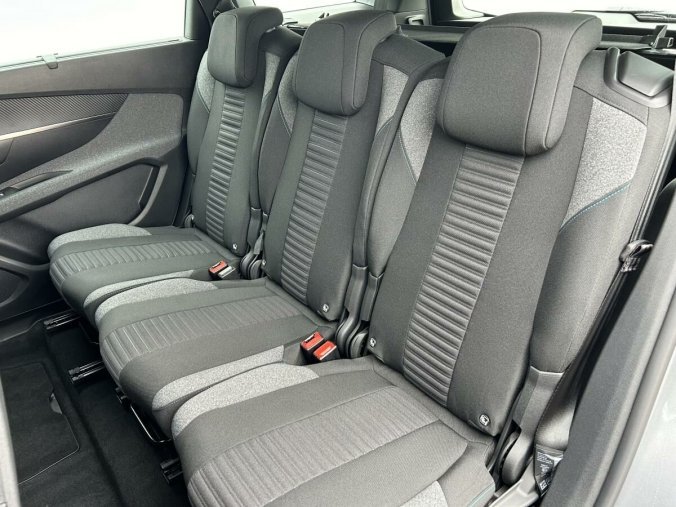 Peugeot 5008, Peugeot 5008 Active Pack 1.5 BlueHDi EAT8, barva šedá