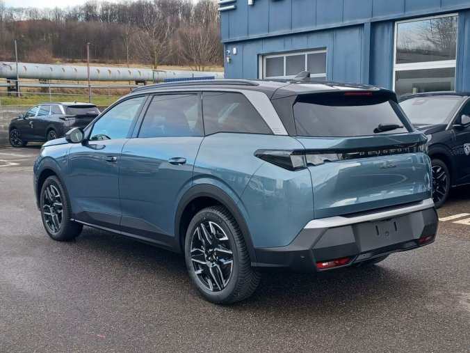 Peugeot 5008, Peugeot 5008 GT Hybrid 136 e-DCS6, barva modrá