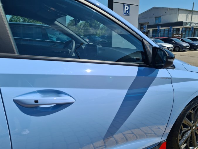 Hyundai i20, 1,6 T-GDI 150 kW, barva modrá