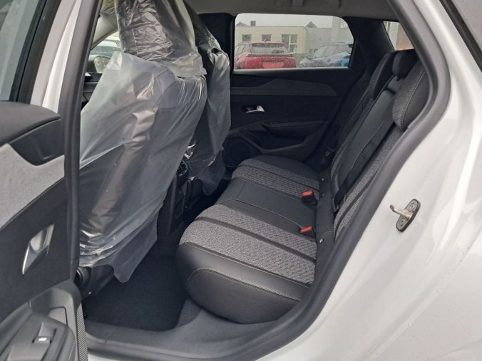 Peugeot 308, Peugeot 308 SW ALLURE Hybrid 145 e-DCS6, barva bílá