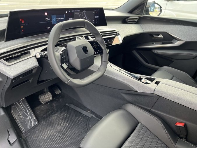 Peugeot 3008, Peugeot 3008 ALLURE Hybrid 145 e-DCS6, barva černá