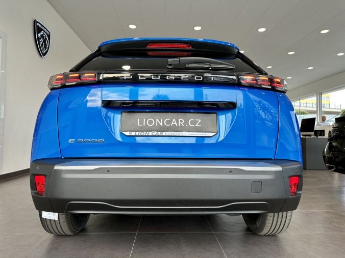 Peugeot 2008, Peugeot 2008 ALLURE 115kW, e-dojezd 405km, barva modrá