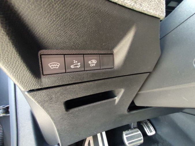 Peugeot 3008, Peugeot 3008 GT 145k AUT HYBRID ALCANTARA, barva šedá