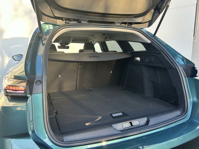 Peugeot 308, Peugeot 308 SW ALLURE Hybrid 145k e-DCS6, barva modrá