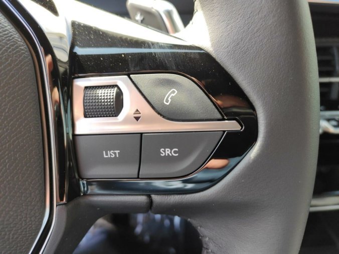 Peugeot 2008, Peugeot 2008 ALLURE 1.2 136k HY AUTOMAT, barva červená