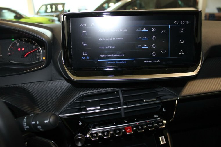 Peugeot 2008, Peugeot 2008 STYLE PureTech 100 S&S MAN6, barva stříbrná