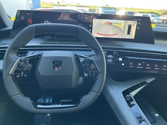 Peugeot 5008, Peugeot 5008 GT Hybrid 145 e-DCS6, barva modrá