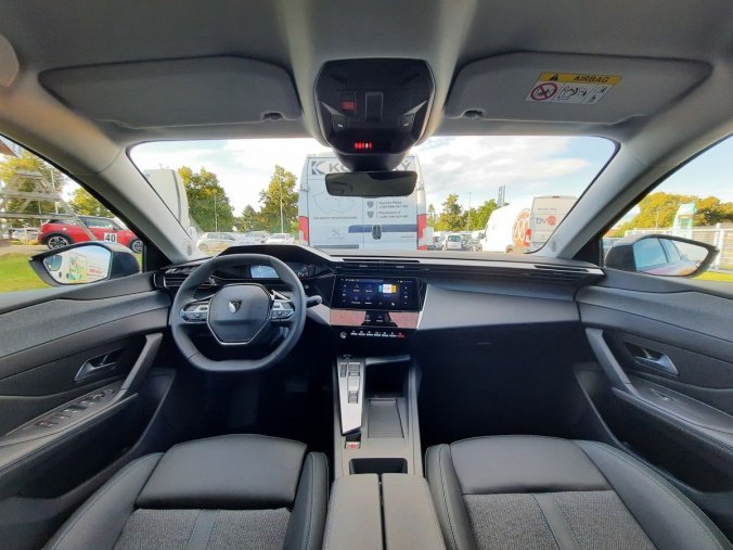 Peugeot 408, Peugeot 408 ALLURE Hybrid 145 e-DCS6, barva červená