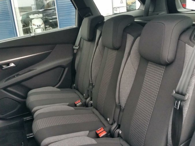 Peugeot 5008, Peugeot 5008 1,2 Active Pack  PureTech 130k MAN6, barva šedá