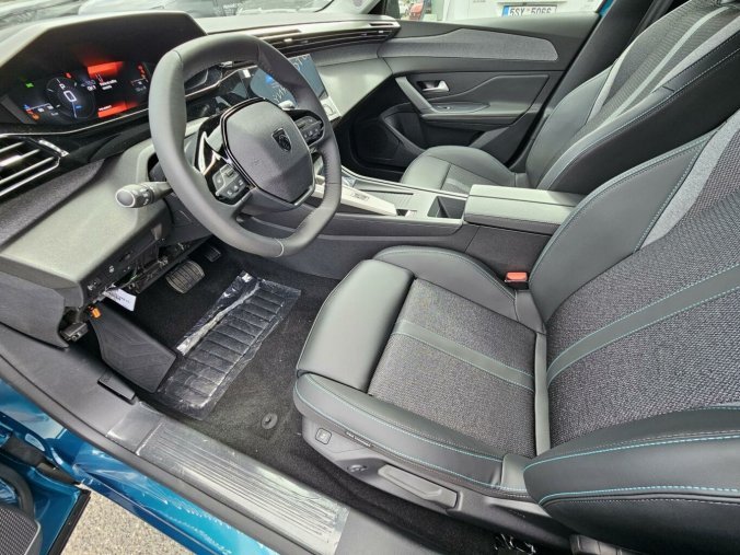 Peugeot 408, Peugeot 408 ALLURE Hybrid 145 e-DCS6, barva modrá