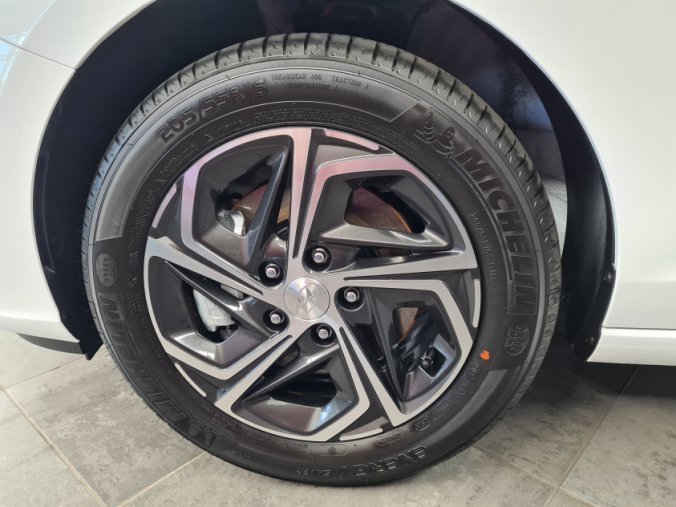 Hyundai i30, 1,0 T-GDI 88 kW MT, barva bílá
