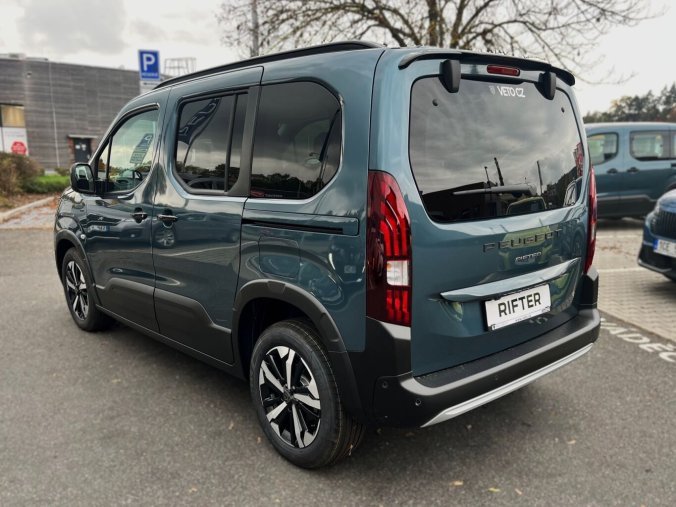 Peugeot Rifter, Peugeot Rifter GT BlueHDi 130 S&S EAT8, barva modrá