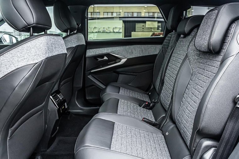 Peugeot 5008, Peugeot 5008 1,2 ALLURE Hybrid 145 e-DCS6, barva bílá