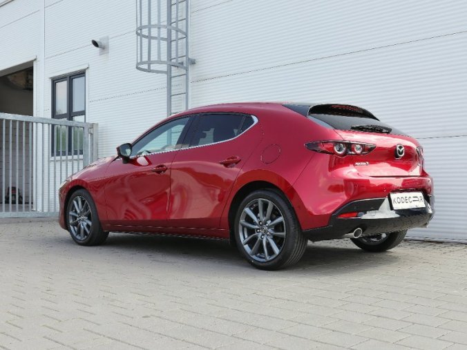 Mazda 3, 2,0 Skyactiv-G 122k/90kW MAN, barva červená