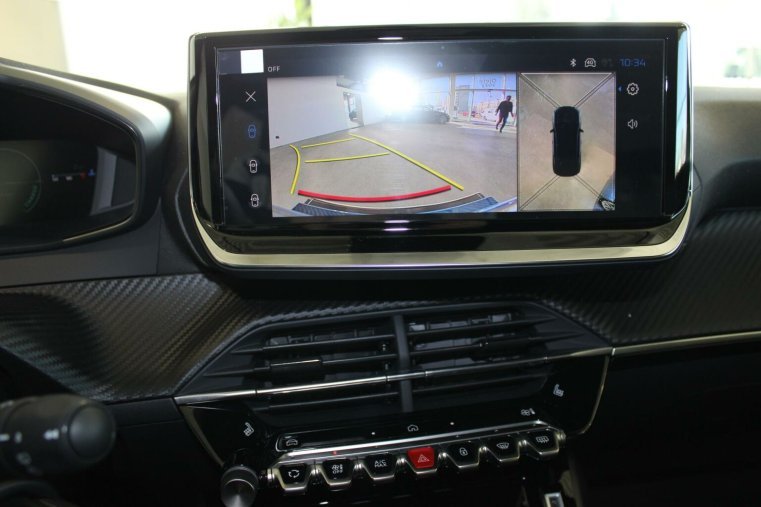 Peugeot 2008, Peugeot 2008 ALLURE Hybrid 136 e-DCS6, barva modrá
