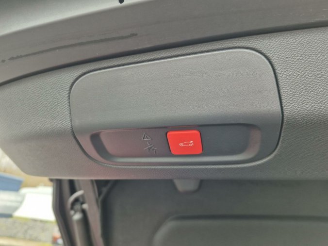 Peugeot 408, Peugeot 408 GT Hybrid 145 e-DCS6, barva červená