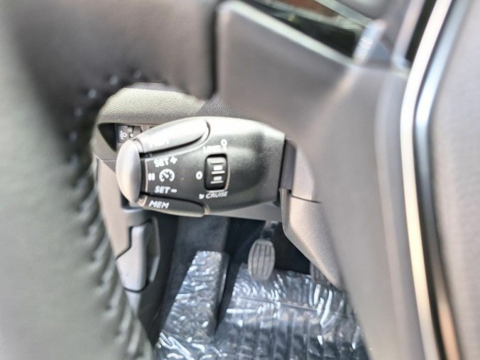 Peugeot 2008, Peugeot 2008 ALLURE PureTech 100 MAN6, barva bílá