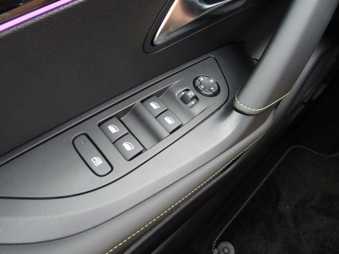 Peugeot 2008, Peugeot 2008 GT PureTech 130k EAT8, barva šedá