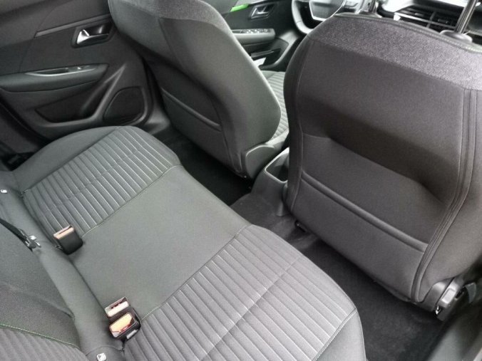 Peugeot 208, Peugeot 208 Style PureTech 1.2 7 let zár., barva zelená