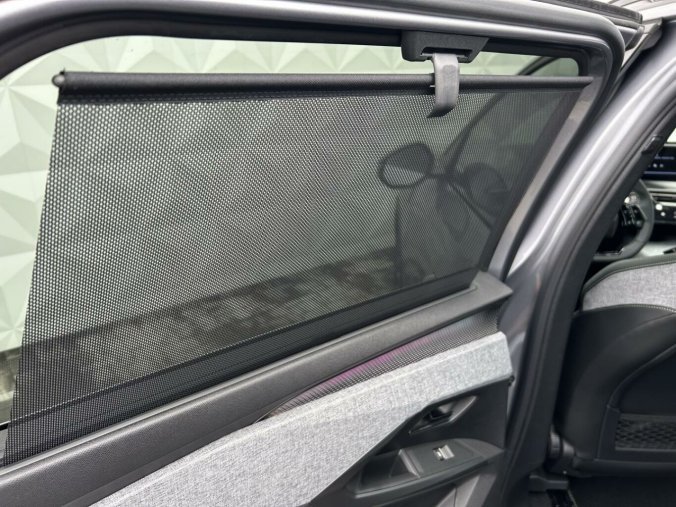 Peugeot 5008, Peugeot 5008 GT Hybrid 145 e-DCS6, barva stříbrná