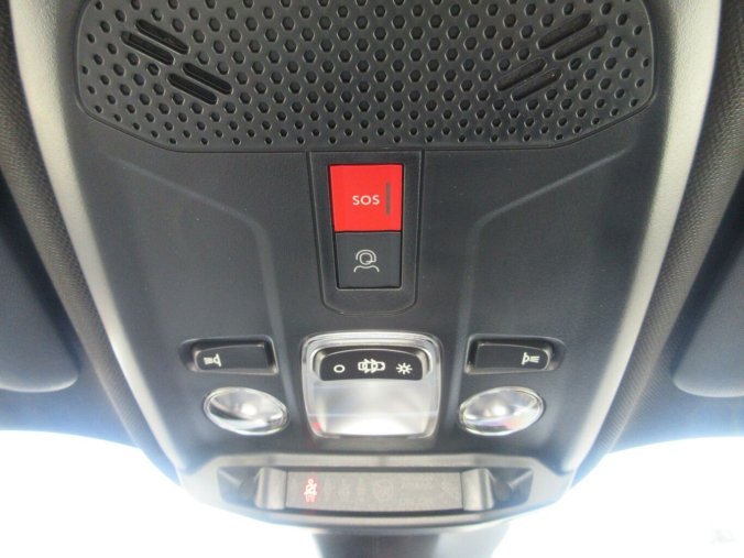 Peugeot 2008, Peugeot 2008 ALLURE Hybrid 145 e-DCS6, barva šedá