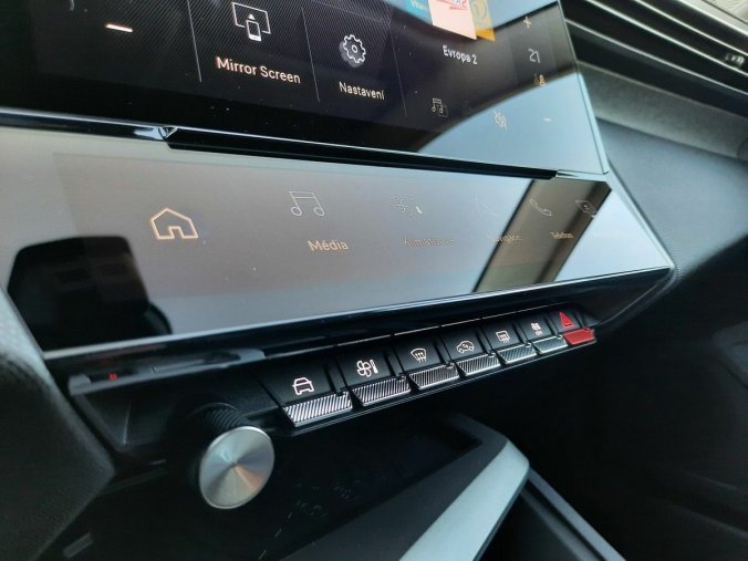 Peugeot 408, Peugeot 408 ALLURE Hybrid 136 e-DCS6, barva modrá