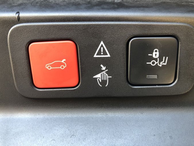 Peugeot 5008, Allure PACK 1.2 PureTech 130 S&S MAN6, barva šedá