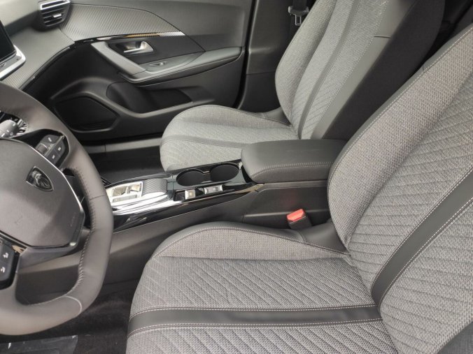 Peugeot 2008, Peugeot 2008 ALLURE 1.2 100k MAN6, barva stříbrná
