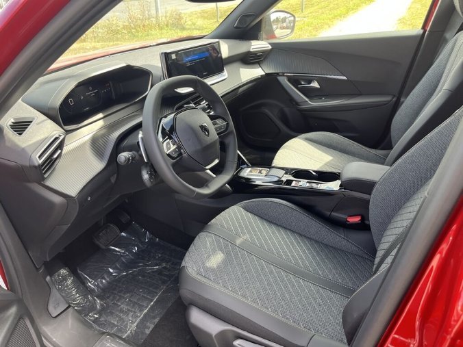 Peugeot 2008, Peugeot 2008 ALLURE PureTech 130 S&S EAT8, barva červená