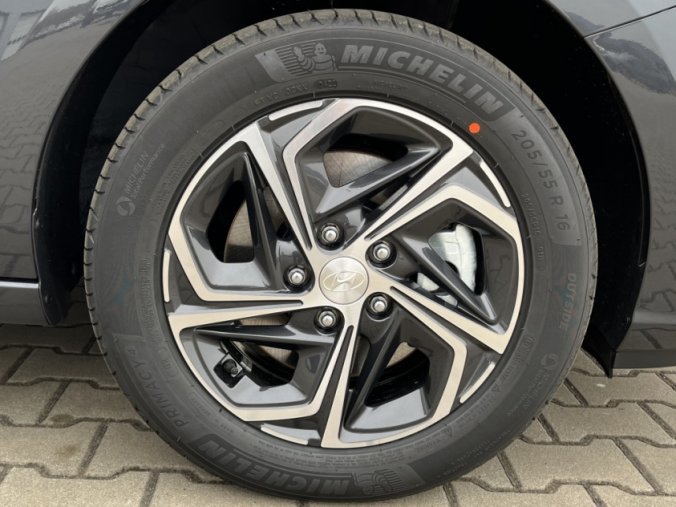 Hyundai i30, 1,5i 81 kW MT, barva šedá