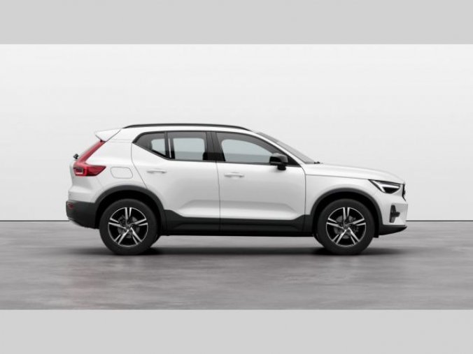 Volvo XC40, T2 1.5L 129 HP AT8 FWD CORE, barva bílá
