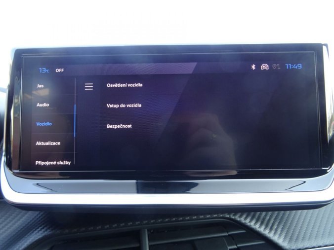 Peugeot 2008, Peugeot 2008 ALLURE Hybrid 145k e-DCS6, barva stříbrná