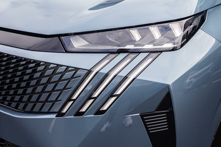Peugeot 5008, Peugeot 5008 0,0 E- GT Elektromotor 157 kW, barva modrá