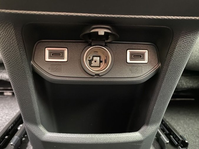 Peugeot 3008, Peugeot 3008 ALLURE Hybrid 145 e-DCS6, barva modrá