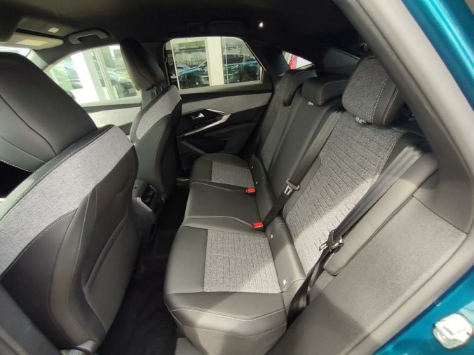 Peugeot 3008, Peugeot 3008 ALLURE 145k AUT HYBRID, barva modrá