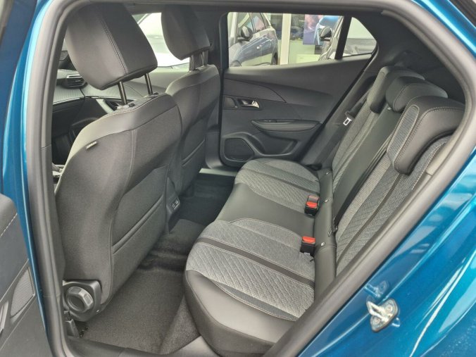 Peugeot 2008, Peugeot 2008 ALLURE PureTech 100 S&S MAN6, barva modrá