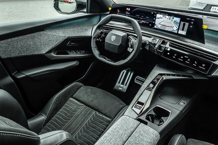 Peugeot 5008, Peugeot 5008 1,2 GT Hybrid 145 e-DCS6, barva modrá