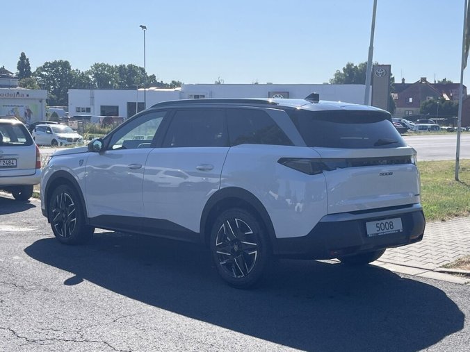 Peugeot 5008, Peugeot 5008 GT Hybrid 145 e-DCS6, barva bílá