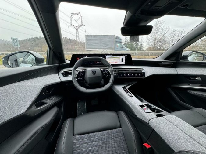 Peugeot 5008, Peugeot 5008 5008 ALLURE Hybrid 136 e-DCS6, barva bílá
